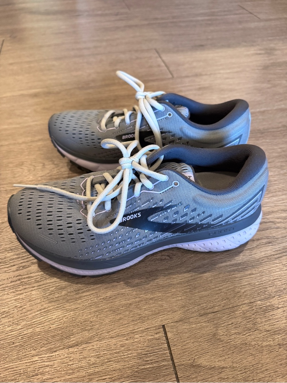 Brooks Ghost 13 Gray Sneakers in Size 7.5 - Picture 3 of 8
